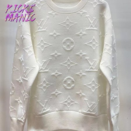 Embossed Pattern Round Neck Long Sleeves