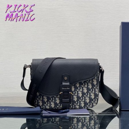 Dior Essentials Saddle A5 Pouch