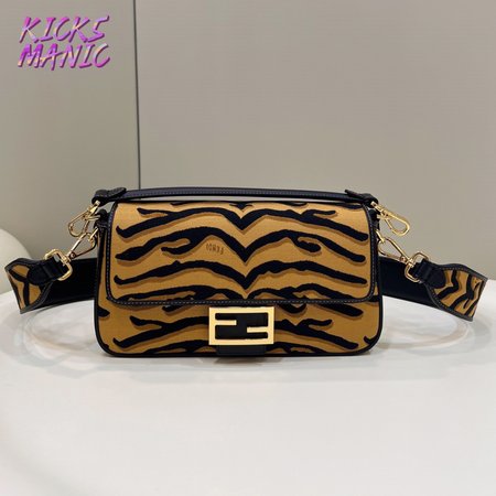 Fendi Baguette 8818