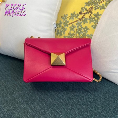 Valentino One Stud WB0K21HHX_UWT